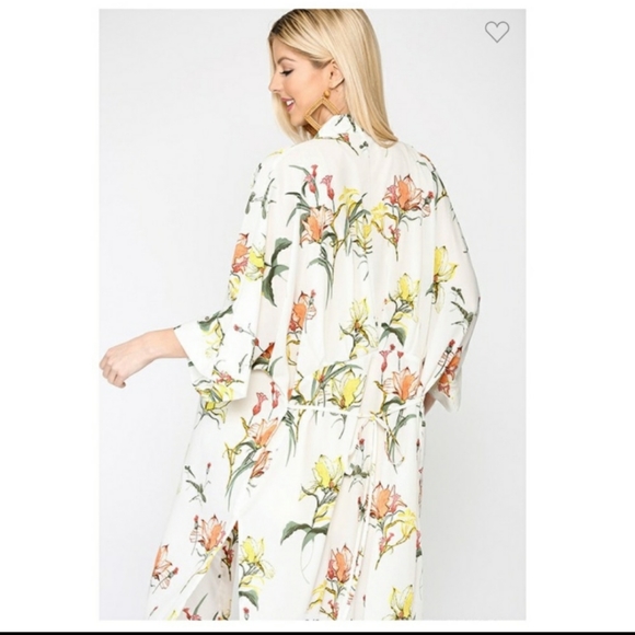🔹️Host Pick New GORGEOUS Floral Kimono 🔹️ - Picture 3 of 4